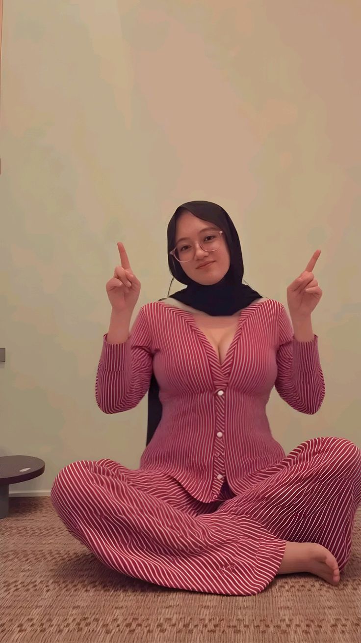 New Viral ABG Jilbab Tutorial Wiwik Sambil Nelepon Suami Top Trending Global Indonesia 2026