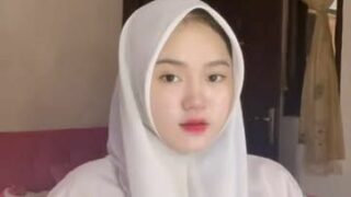 Viral ABG Hijab Video ABG SMA Indo Aqilla Kacamata Pink Atas Bawah Imut Tutorial Wiwik Top 10 Trending Global Indonesia 2025